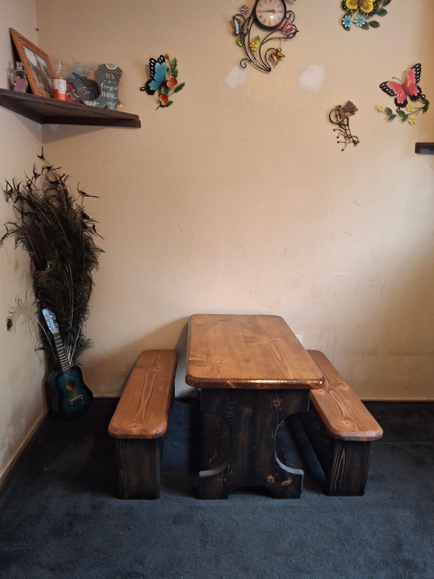 The Little Acorn Kids Table